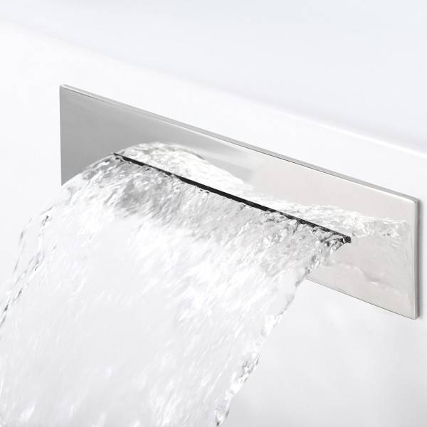 Bec cascade (en laiton chromé) intégré à la coque